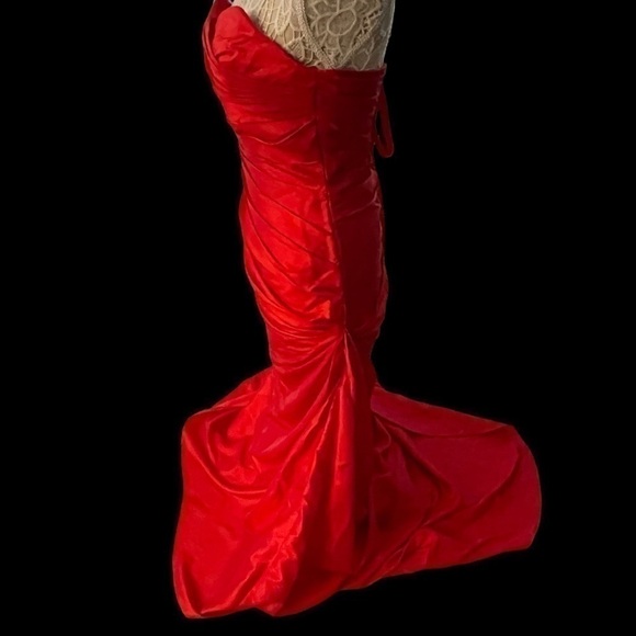 ELEGANT SZ 4 custom made Red strapless evening gown - Picture 8 of 15